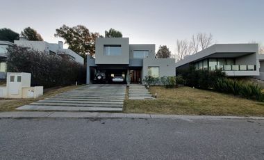 VENTA DE CASA EN Juana Koslay