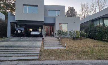 VENTA DE CASA EN Juana Koslay