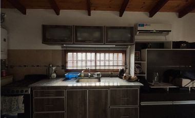SE VENDE CASA EN PINARES CON PILETA