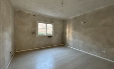 SE VENDE CASA EN PINARES CON PILETA