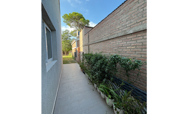 SE VENDE CASA EN PINARES CON PILETA