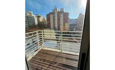 Moderno semip. en La Perla 3 amb,coch, una cuadra de playas.