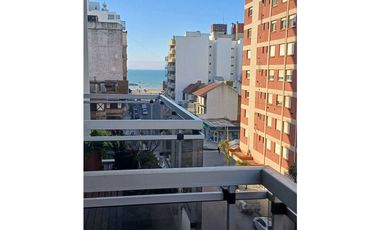 Moderno semip. en La Perla 3 amb,coch, una cuadra de playas.