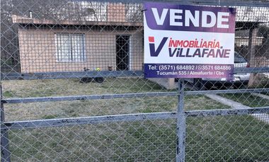 SE VENDE CASA 2 DORM EN B° PINARES, CERCANO AL LAGO PIEDRAS MORAS