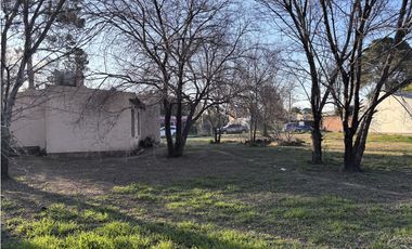 SE VENDE CASA 2 DORM EN B° PINARES, CERCANO AL LAGO PIEDRAS MORAS