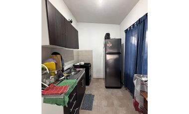 SE VENDE CASA 2 DORM EN B° PINARES, CERCANO AL LAGO PIEDRAS MORAS