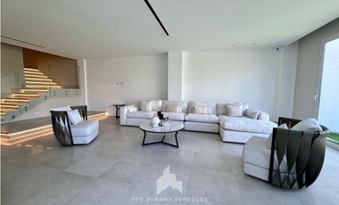 CASA REMODELADA EN VENTA | SANTA MARIA GOLF