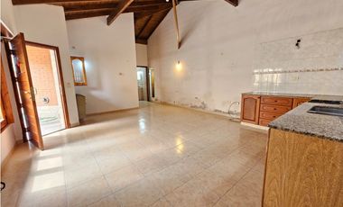 CHALET  4 AMB, GARAGE, TROTADORA, PATIO Z/FRANCIA 1800 DON BOSCO