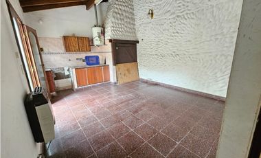 CHALET  4 AMB, GARAGE, TROTADORA, PATIO Z/FRANCIA 1800 DON BOSCO