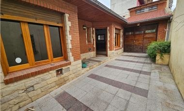 CHALET  4 AMB, GARAGE, TROTADORA, PATIO Z/FRANCIA 1800 DON BOSCO