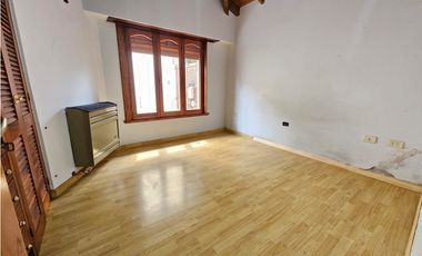 CHALET  4 AMB, GARAGE, TROTADORA, PATIO Z/FRANCIA 1800 DON BOSCO