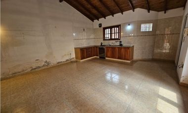 CHALET  4 AMB, GARAGE, TROTADORA, PATIO Z/FRANCIA 1800 DON BOSCO