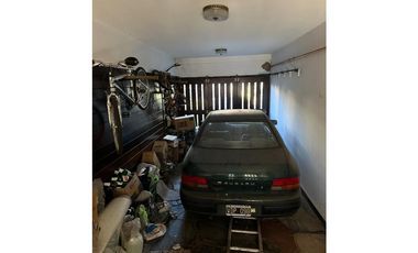 CHALET 5 AMBIENTES CON PARQUE Y PISCINA Bº DIVINO ROSTRO