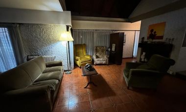 CHALET 5 AMBIENTES CON PARQUE Y PISCINA Bº DIVINO ROSTRO