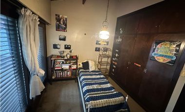 CHALET 5 AMBIENTES CON PARQUE Y PISCINA Bº DIVINO ROSTRO