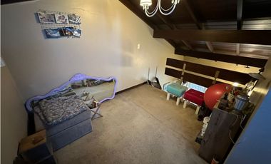 CHALET 5 AMBIENTES CON PARQUE Y PISCINA Bº DIVINO ROSTRO