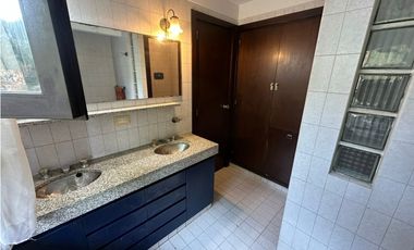 CHALET 5 AMBIENTES CON PARQUE Y PISCINA Bº DIVINO ROSTRO