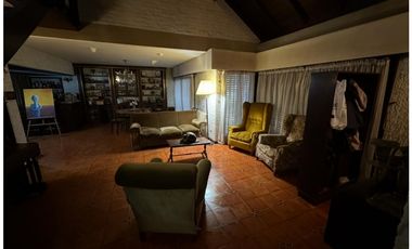 CHALET 5 AMBIENTES CON PARQUE Y PISCINA Bº DIVINO ROSTRO