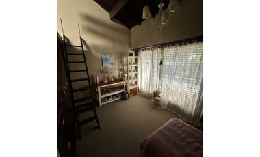 CHALET 5 AMBIENTES CON PARQUE Y PISCINA Bº DIVINO ROSTRO