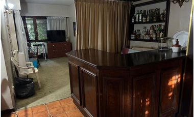 CHALET 5 AMBIENTES CON PARQUE Y PISCINA Bº DIVINO ROSTRO