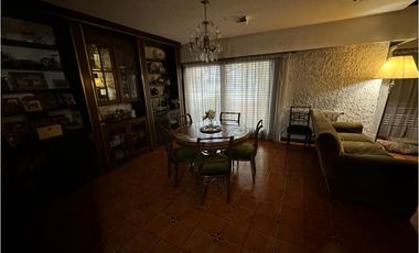 CHALET 5 AMBIENTES CON PARQUE Y PISCINA Bº DIVINO ROSTRO