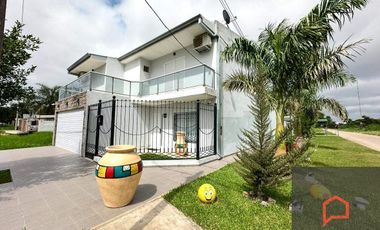 VENDE casa nueva 10x37,50 Barrio La Alborada