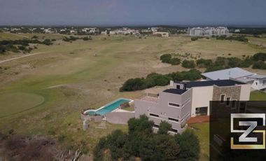 Casa en venta de 5 dormitorios en Costa Esmeralda Golf 1