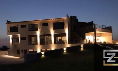 Casa en venta de 5 dormitorios en Costa Esmeralda Golf 1