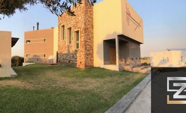 Casa en venta de 5 dormitorios en Costa Esmeralda Golf 1