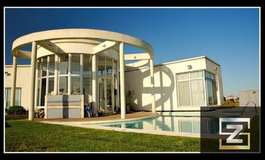 Casa en alquiler con salida a la laguna en Horizontes al Sur