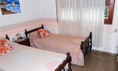 SE VENDE CASA 3 DORM. CENTRICA EN ALMAFUERTE