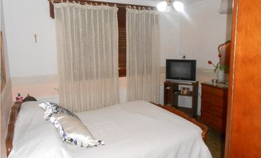 SE VENDE CASA 3 DORM. CENTRICA EN ALMAFUERTE