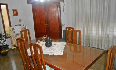 SE VENDE CASA 3 DORM. CENTRICA EN ALMAFUERTE