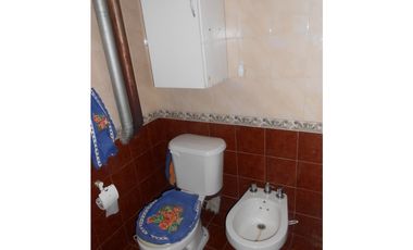 SE VENDE CASA 3 DORM. CENTRICA EN ALMAFUERTE