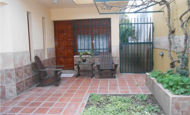 SE VENDE CASA 3 DORM. CENTRICA EN ALMAFUERTE