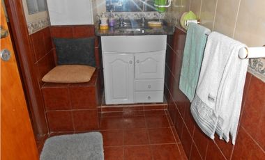 SE VENDE CASA 3 DORM. CENTRICA EN ALMAFUERTE