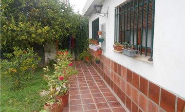 SE VENDE CASA 3 DORM. CENTRICA EN ALMAFUERTE