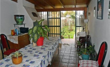 SE VENDE CASA 3 DORM. CENTRICA EN ALMAFUERTE