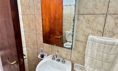 VENDE casa en Barrio Lote 4 sobre asfalto