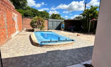 VENDE casa en Barrio Lote 4 sobre asfalto