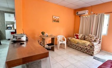 VENDE casa en Barrio Lote 4 sobre asfalto