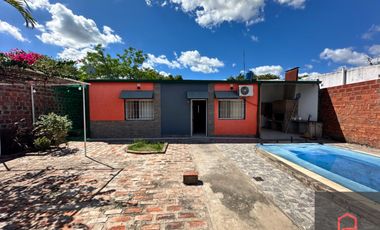 VENDE casa en Barrio Lote 4 sobre asfalto