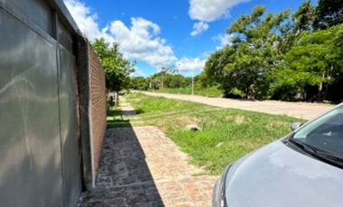 VENDE casa en Barrio Lote 4 sobre asfalto