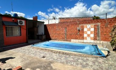 VENDE casa en Barrio Lote 4 sobre asfalto