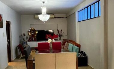 VENDE casa 10x50 sobre Eva Perón