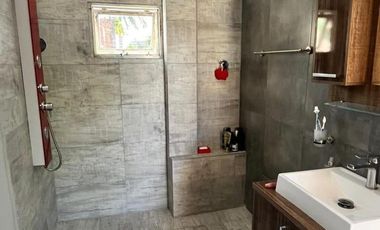 VENDE casa 10x50 sobre Eva Perón