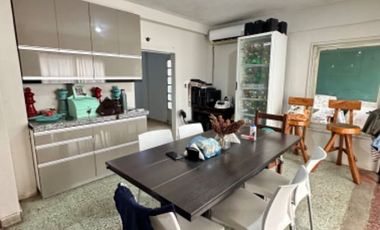 VENDE casa 10x50 sobre Eva Perón