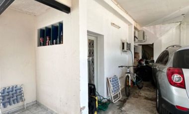 VENDE casa 10x50 sobre Eva Perón