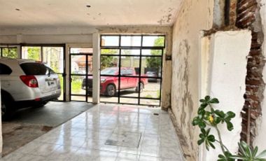 VENDE casa 10x50 sobre Eva Perón