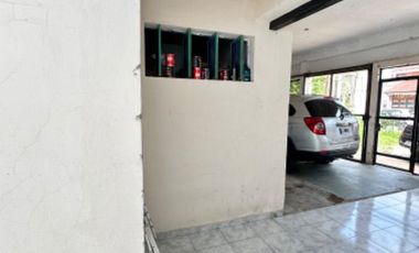 VENDE casa 10x50 sobre Eva Perón